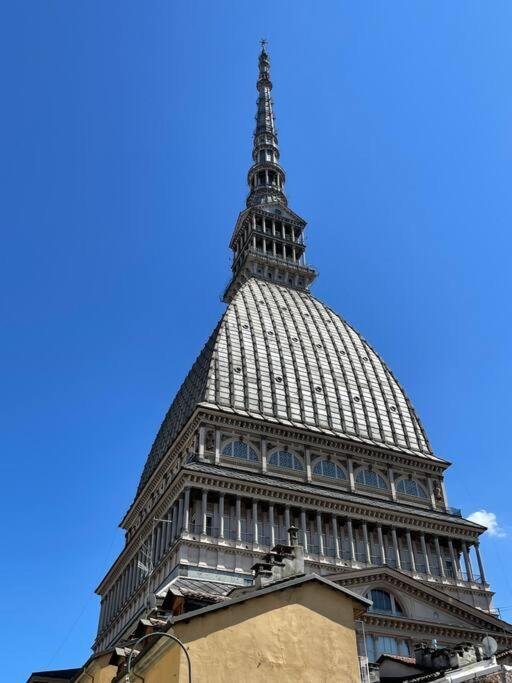 Ai Piedi Della Mole